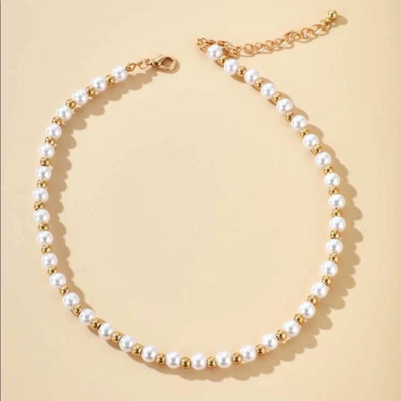 3/$30 💛 Faux Pearl Choker - Picture 2 of 6